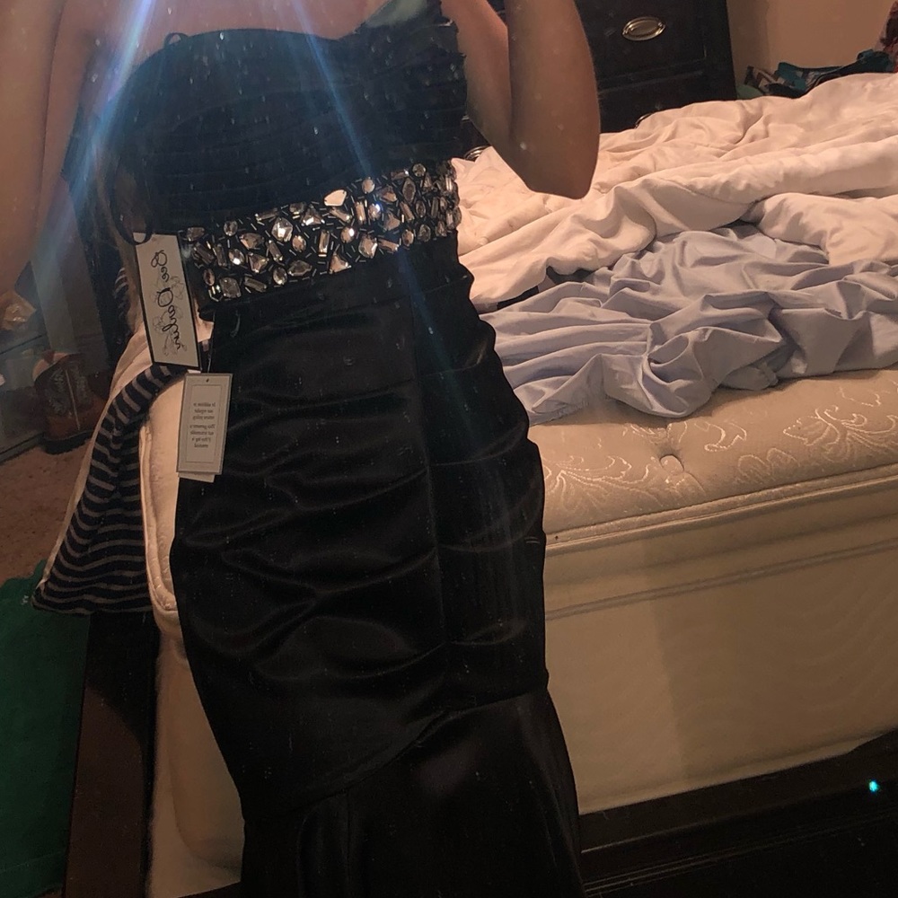 Dress - Picture 3 of 3